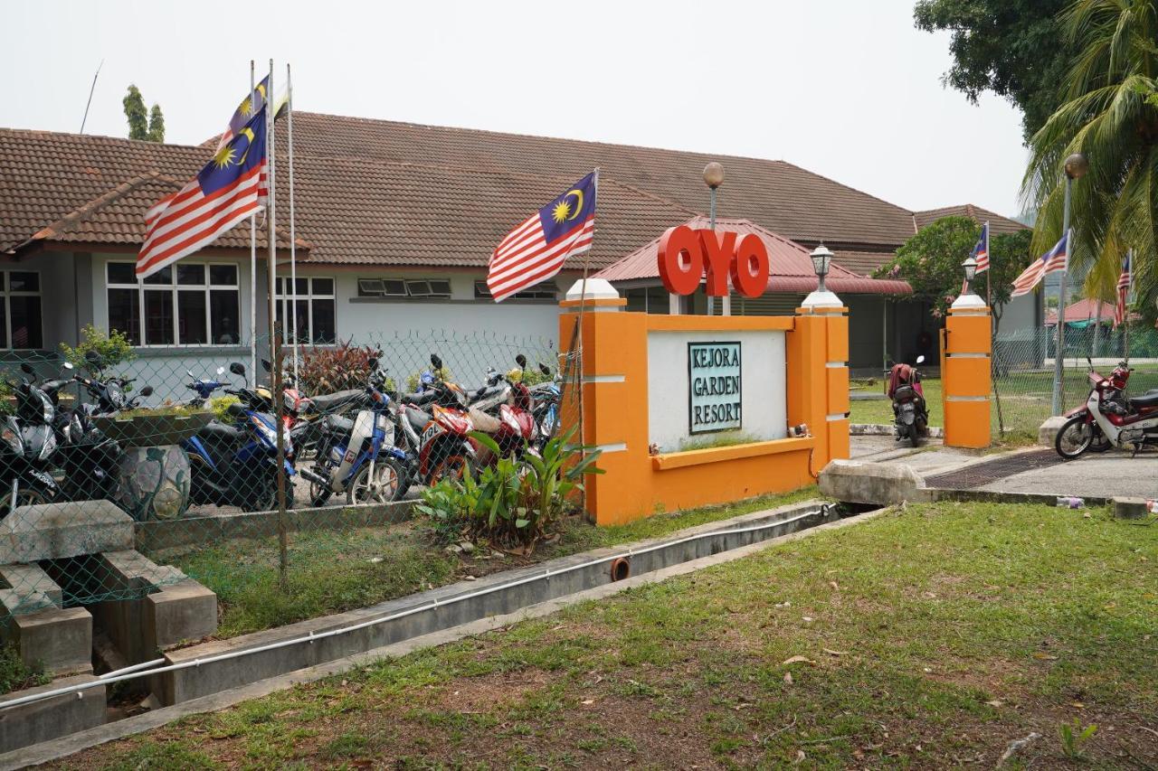 Oyo 44020 Kejora Garden Resort Kampong Pasir Bogak Exterior foto