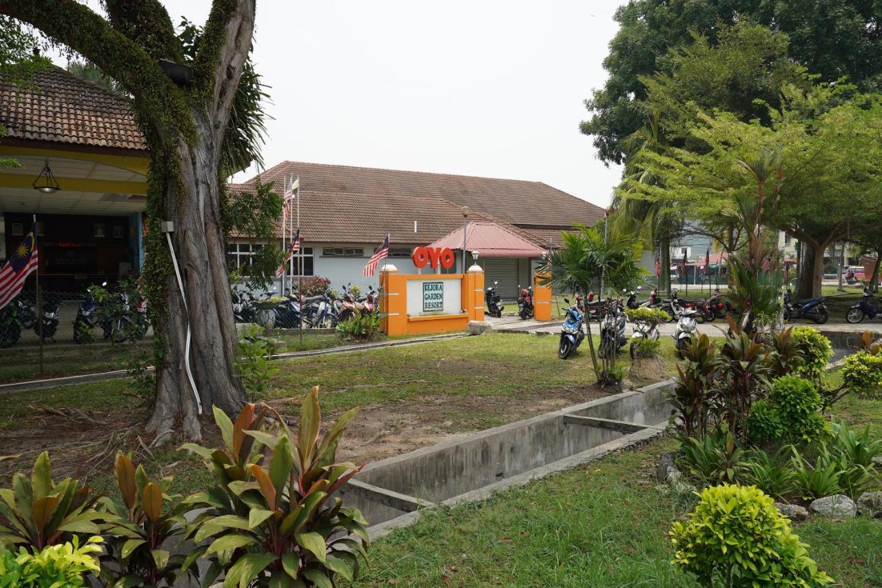 Oyo 44020 Kejora Garden Resort Kampong Pasir Bogak Exterior foto