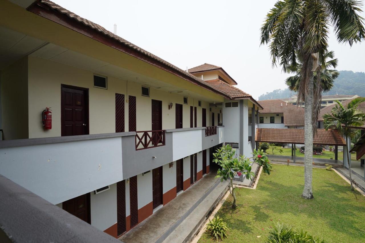 Oyo 44020 Kejora Garden Resort Kampong Pasir Bogak Exterior foto