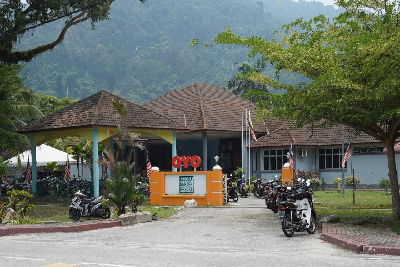 Oyo 44020 Kejora Garden Resort Kampong Pasir Bogak Exterior foto