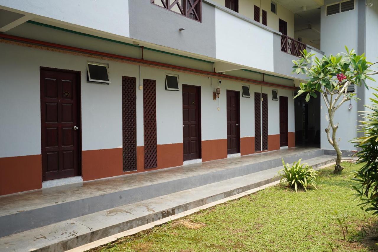 Oyo 44020 Kejora Garden Resort Kampong Pasir Bogak Exterior foto