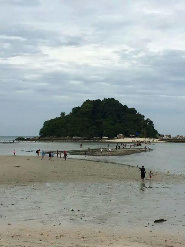 Oyo 44020 Kejora Garden Resort Kampong Pasir Bogak Exterior foto
