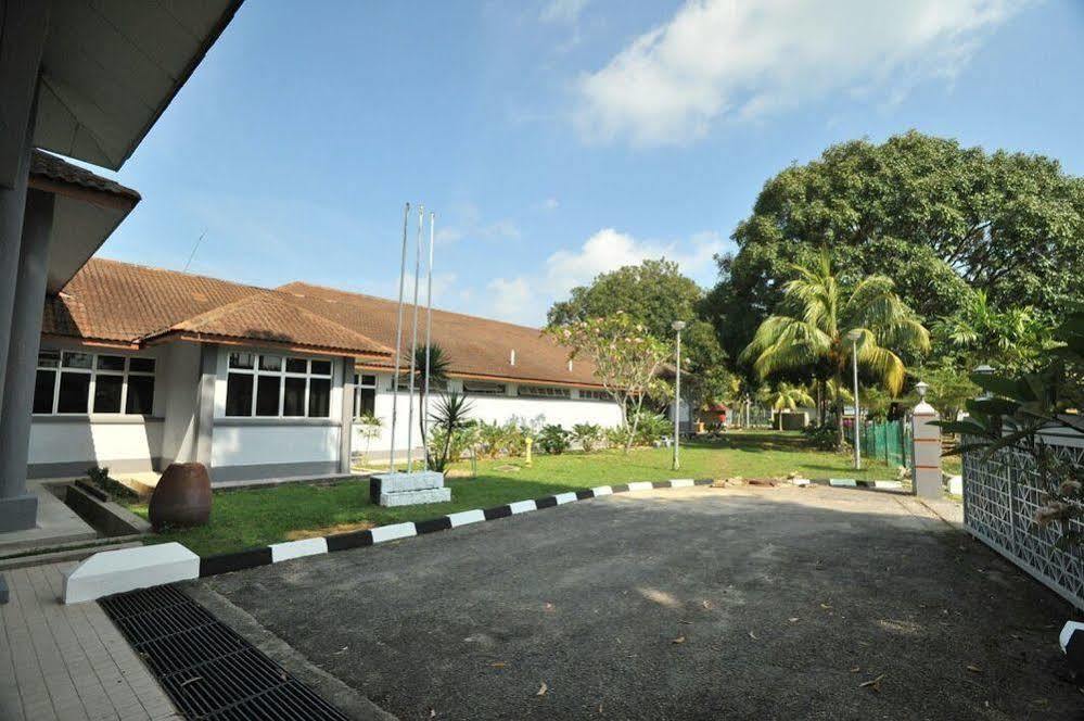 Oyo 44020 Kejora Garden Resort Kampong Pasir Bogak Exterior foto